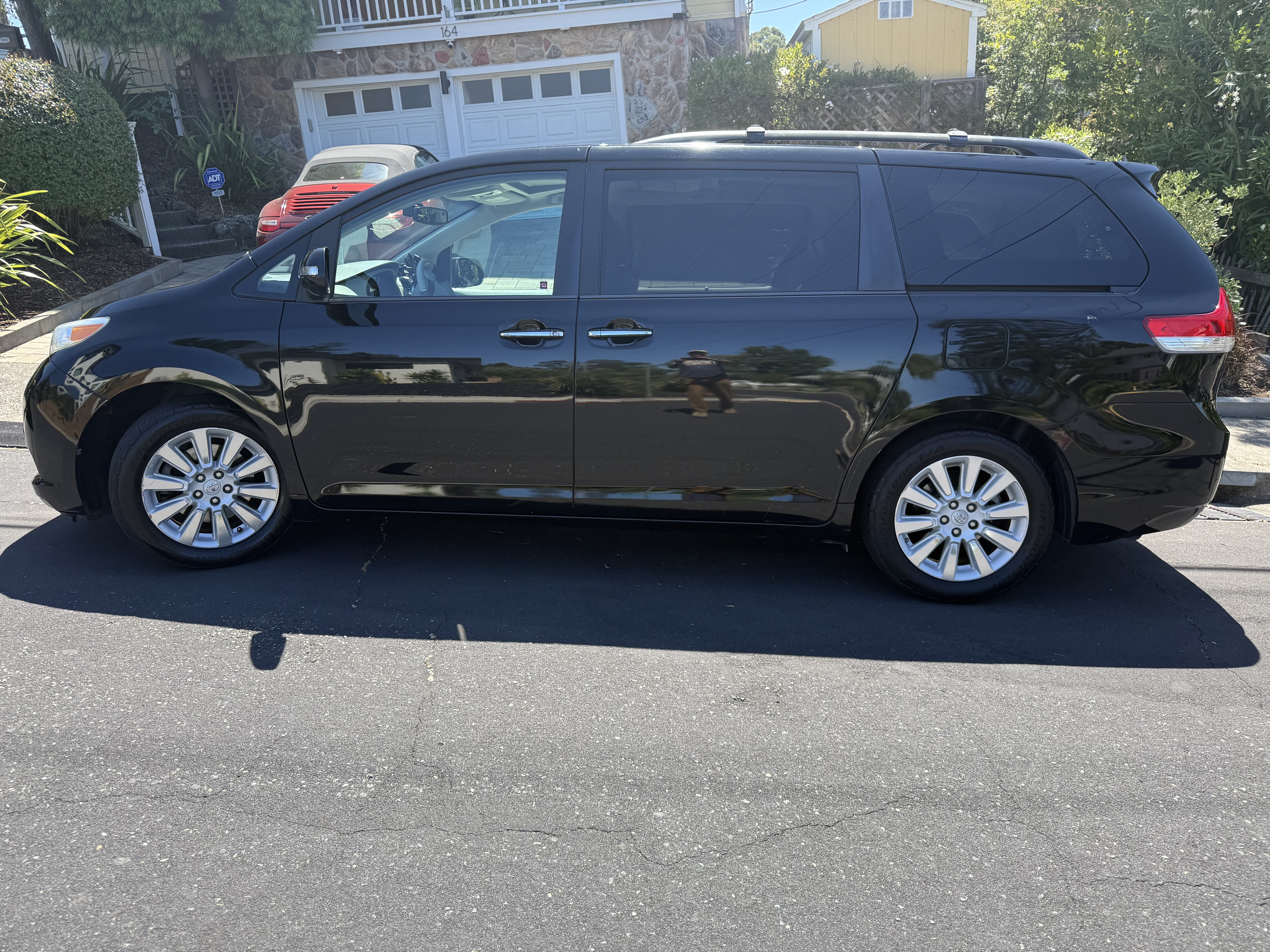 Used 2013 Toyota Sienna Limited w/ Premium Pkg FWD image 1