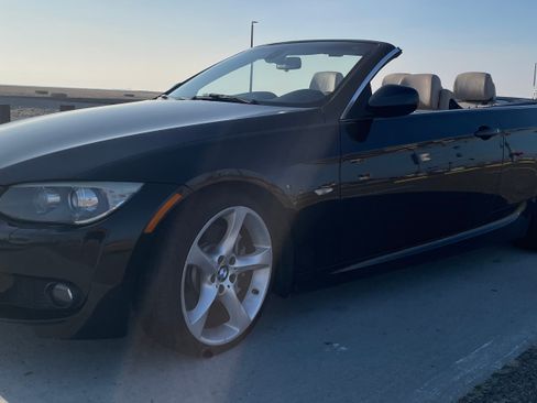 Used 2012 BMW 335i Convertible image 17