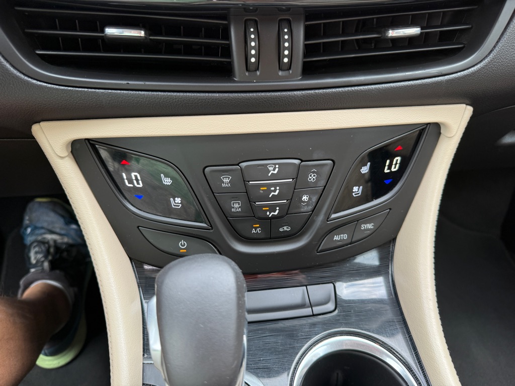 Used 2018 Buick Envision Premium w/ Driver Confidence Package AWD/4WD image 16
