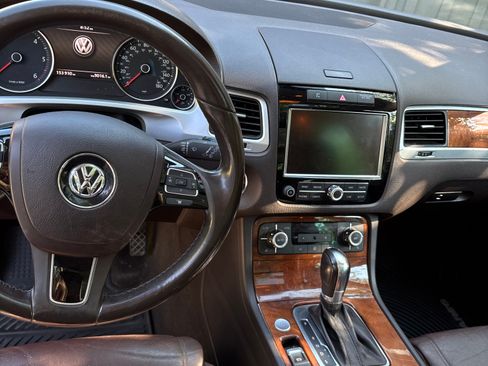 Used 2012 Volkswagen Touareg Executive AWD/4WD image 13