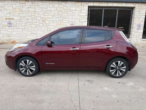 Used 2016 Nissan Leaf SL image 2