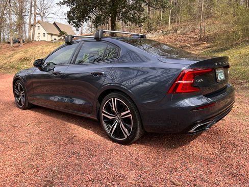 Used 2022 Volvo S60 T8 R-Design image 18