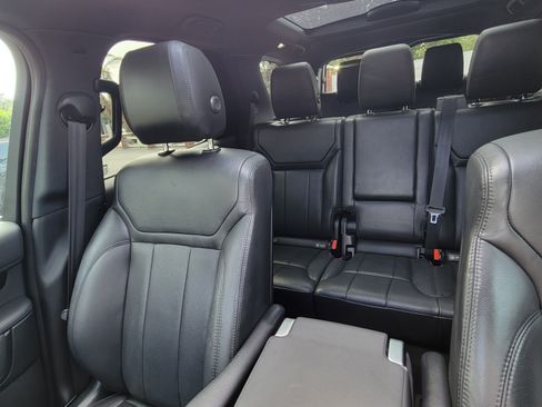 Used 2019 Land Rover Discovery SE image 21