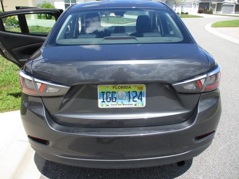 Used 2017 Toyota Yaris iA image 13