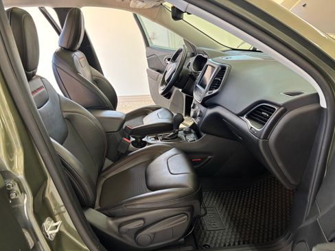 Used 2021 Jeep Cherokee Trailhawk w/ Sun, Sound & Nav Group image 6