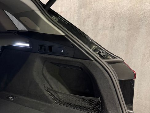 Used 2019 Audi e-tron Prestige w/ Prestige Package image 15