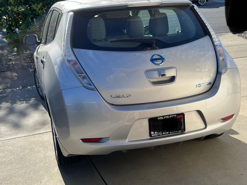 Used 2012 Nissan Leaf SL FWD image 10