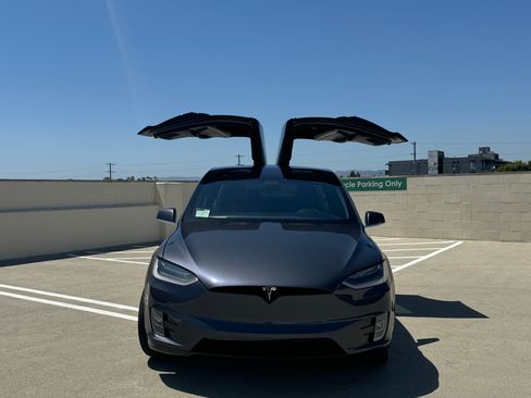 Used 2018 Tesla Model X 75D image 4