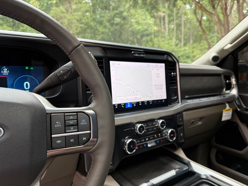 Used 2025 Ford F350 Platinum w/ Platinum Plus Package image 11