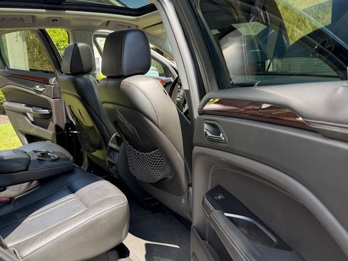 Used 2016 Cadillac SRX Luxury FWD image 6