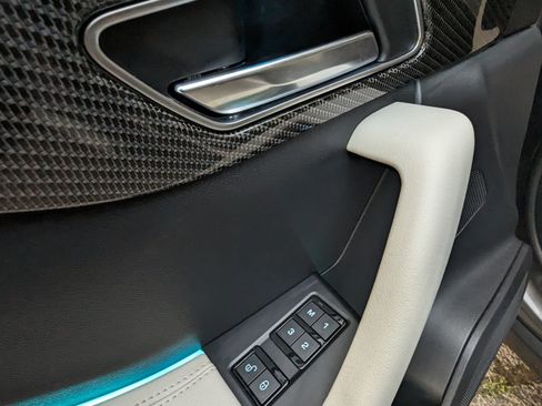 Used 2019 Jaguar F-PACE SVR image 24