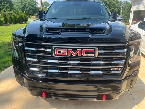 Used 2025 GMC Sierra 2500 AT4 w/ AT4 Premium Plus Package AWD/4WD image 2