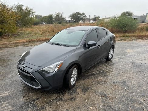 Used 2017 Toyota Yaris iA image 1