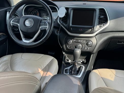 Used 2016 Jeep Cherokee Limited FWD image 9