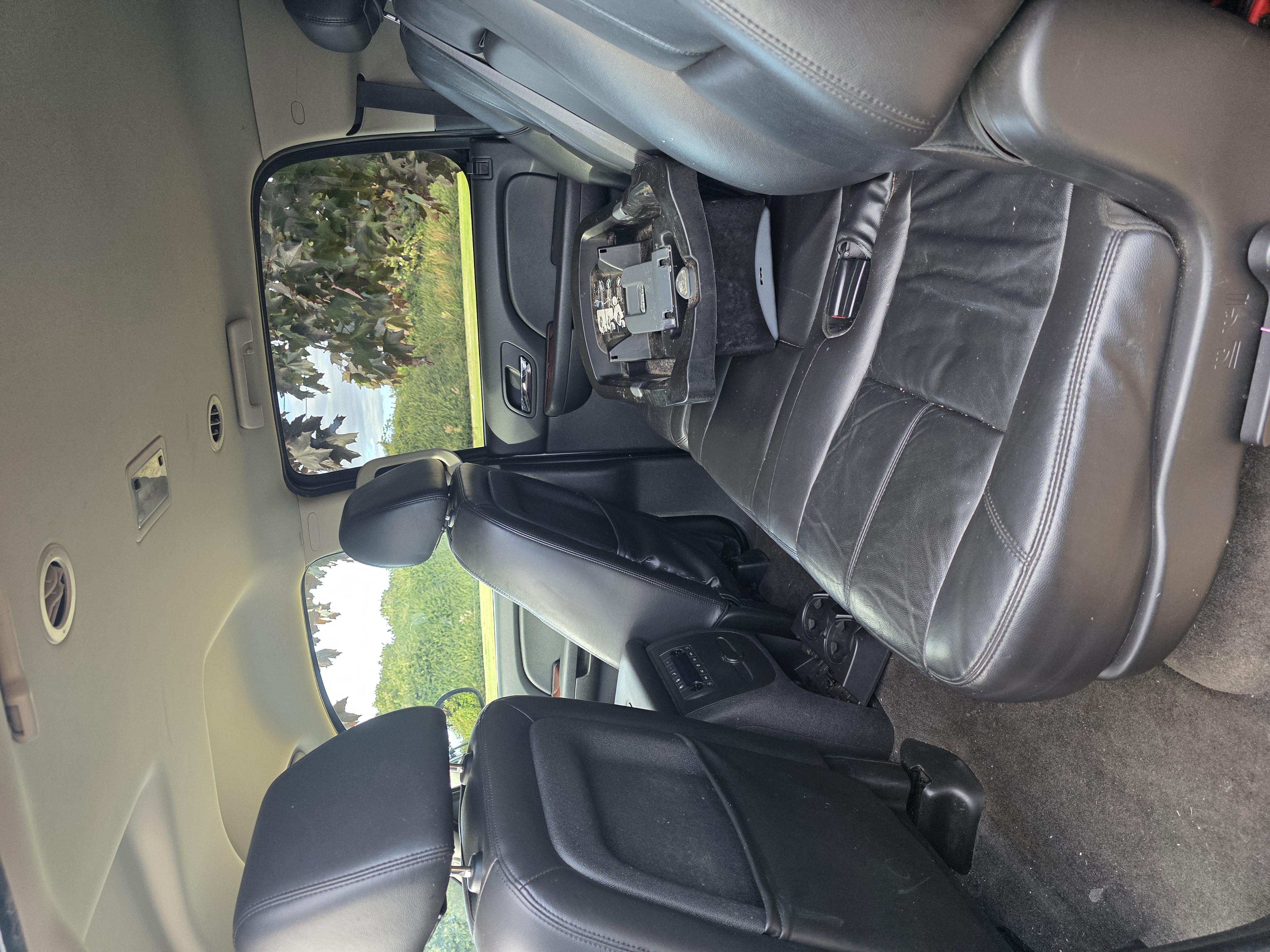 Used 2009 Chevrolet Suburban LT AWD/4WD image 6