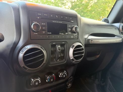 Used 2013 Jeep Wrangler Unlimited Sport AWD/4WD image 11
