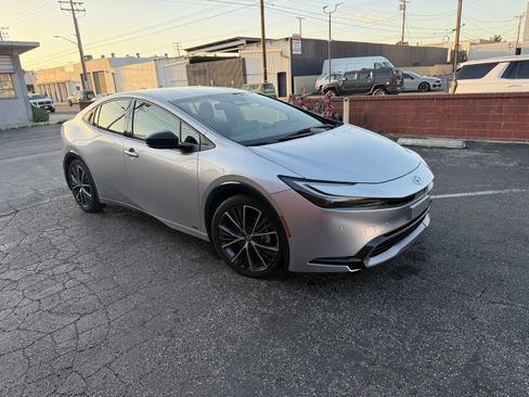Used 2023 Toyota Prius XLE image 1