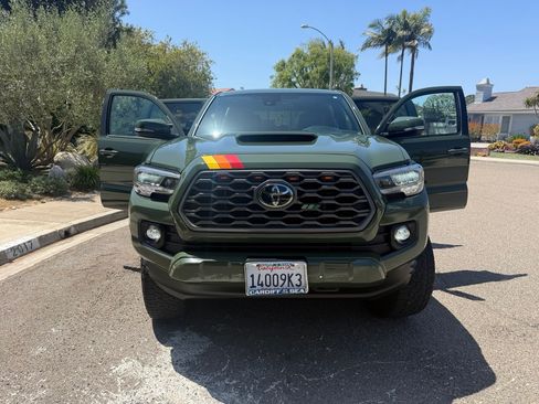 Used 2022 Toyota Tacoma TRD Sport w/ Technology Package image 2