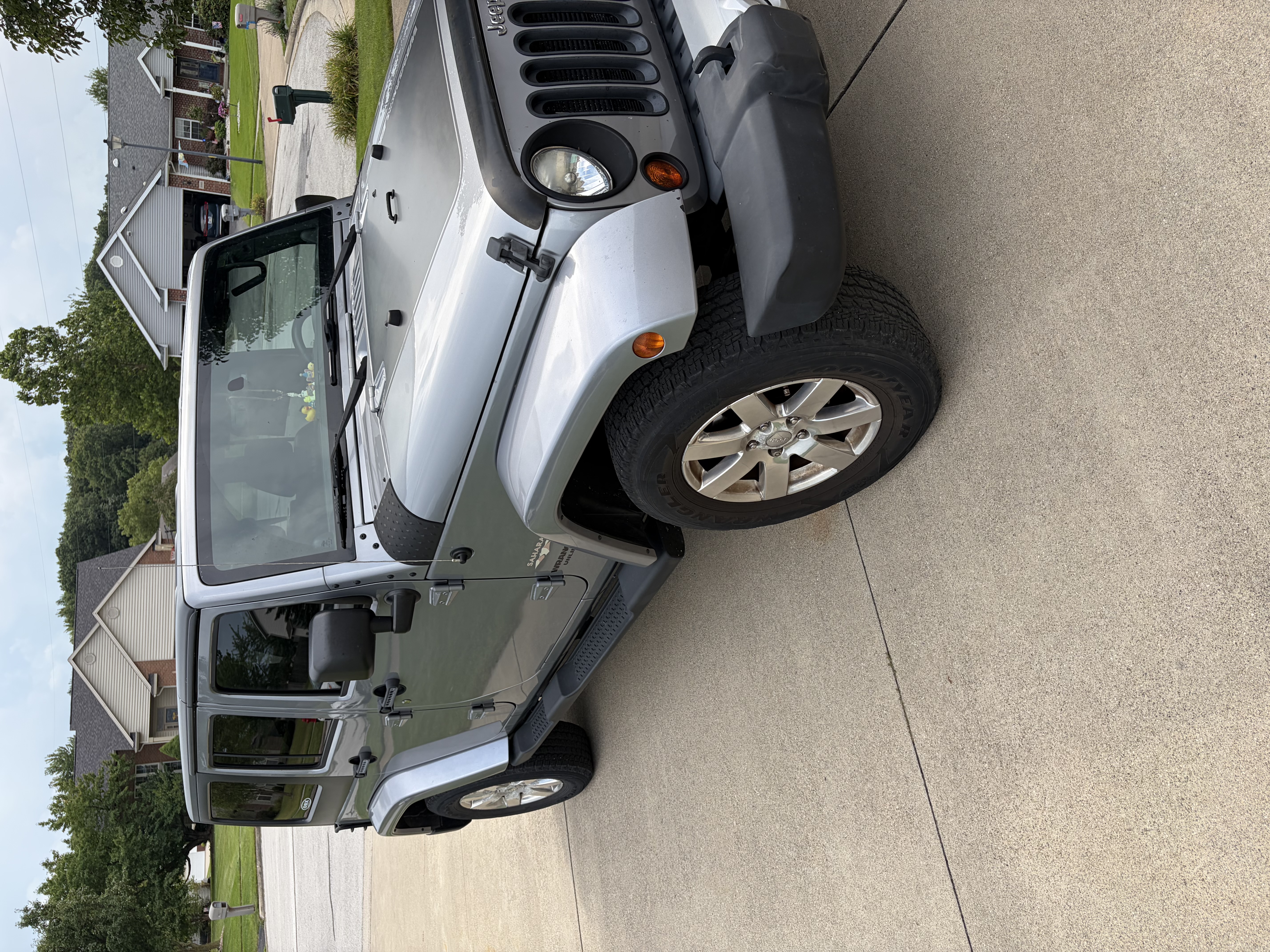 Used 2013 Jeep Wrangler Unlimited Sahara w/ Dual Top Group AWD/4WD image 4