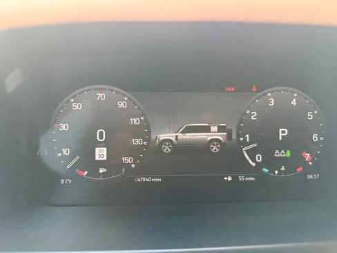 Used 2024 Land Rover Defender 110 X-Dynamic SE AWD/4WD image 8