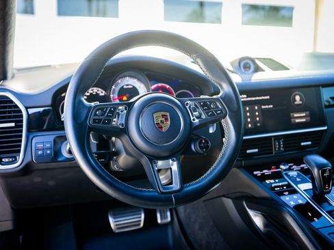 Used 2022 Porsche Cayenne Turbo image 20