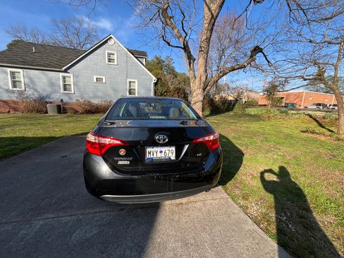 Used 2017 Toyota Corolla LE image 5
