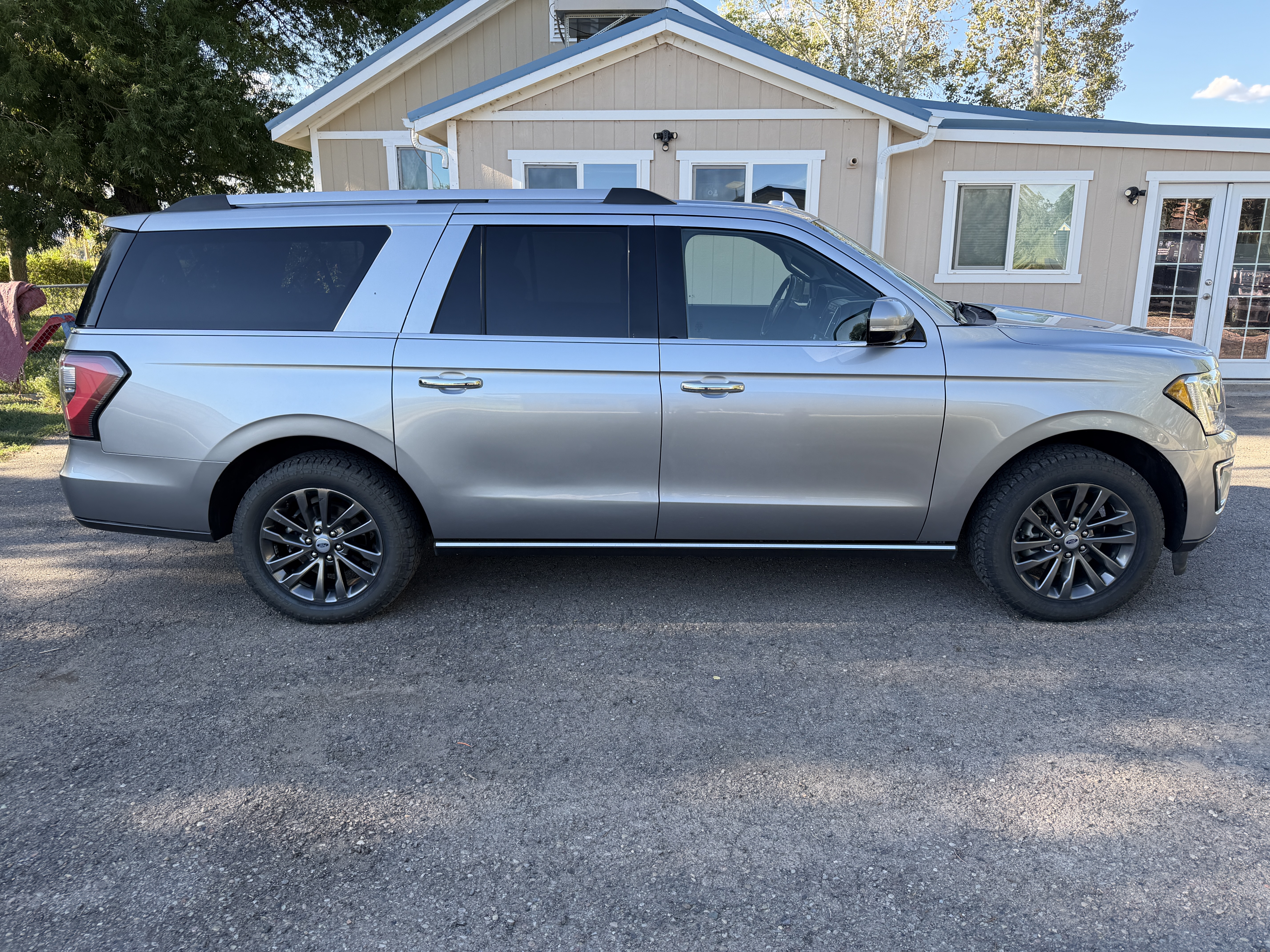 Used 2021 Ford Expedition Max Limited AWD/4WD image 2