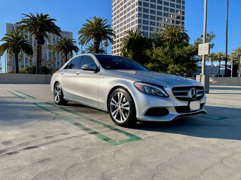 Used 2016 Mercedes-Benz C 300 Sedan image 2