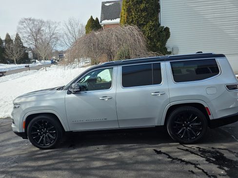 Used 2023 Jeep Grand Wagoneer Series II image 5