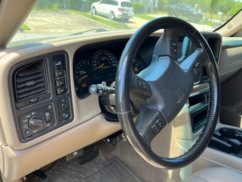 Used 2007 GMC Sierra 2500 SLT w/ Onstar Plus Package AWD/4WD image 9