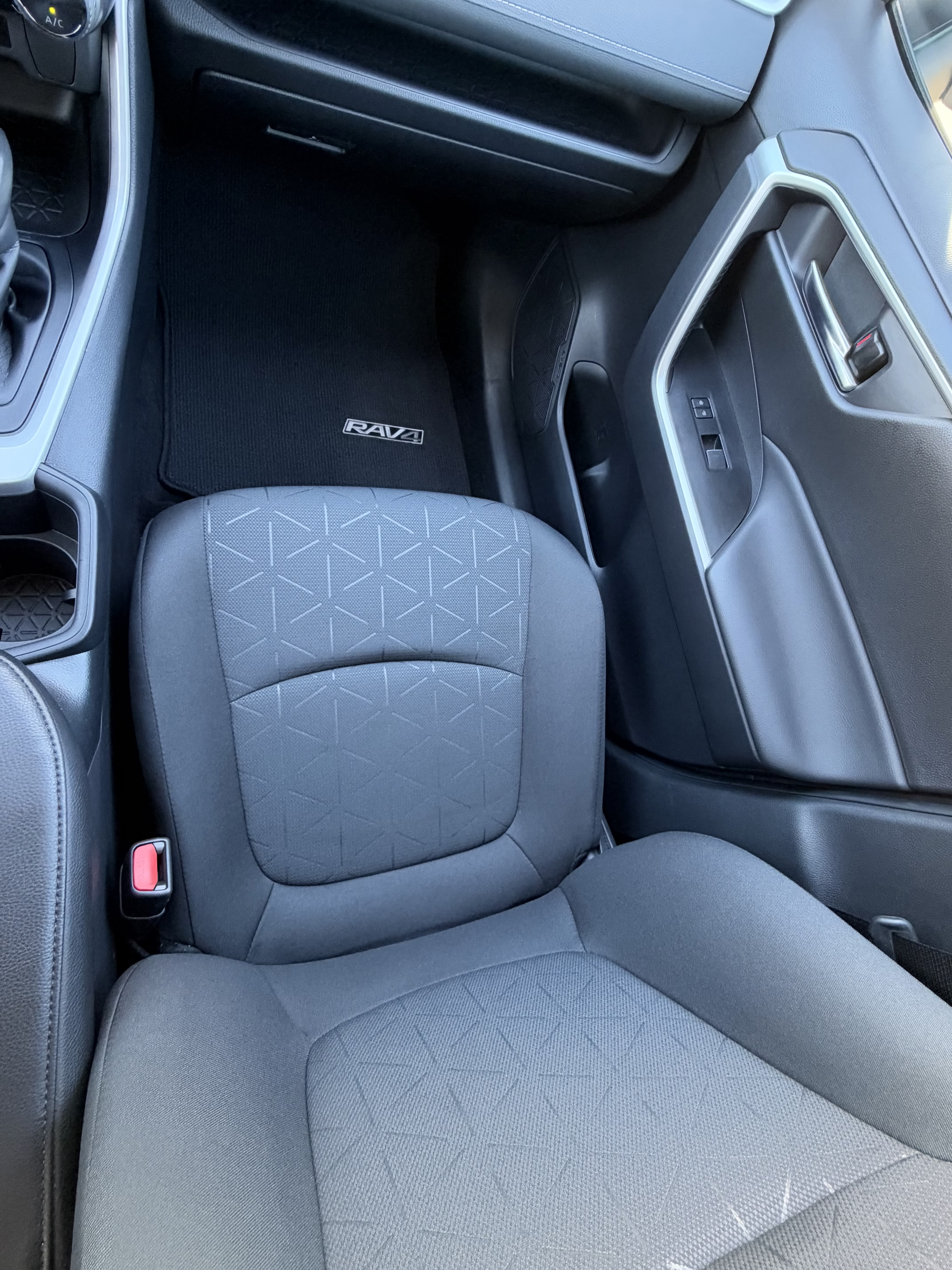 Used 2024 Toyota RAV4 XLE AWD/4WD image 14
