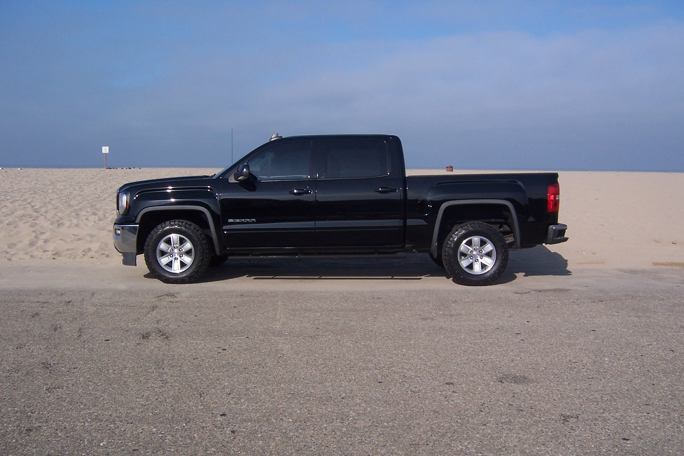 Used 2018 GMC Sierra 1500 SLE w/ SLE Value Package RWD image 2