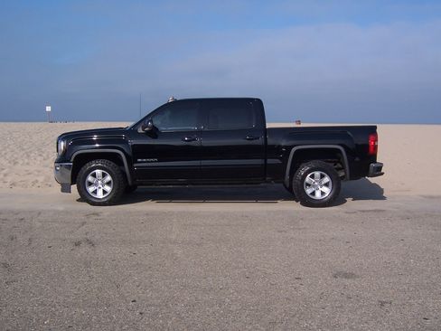Used 2018 GMC Sierra 1500 SLE w/ SLE Value Package RWD image 2