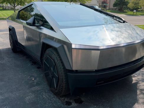 Used 2024 Tesla Cybertruck AWD Crew Cab image 1