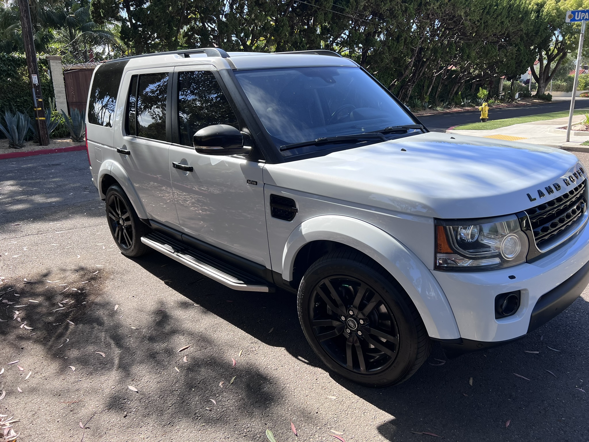 Used 2016 Land Rover LR4 HSE Silver Edition AWD/4WD image 4