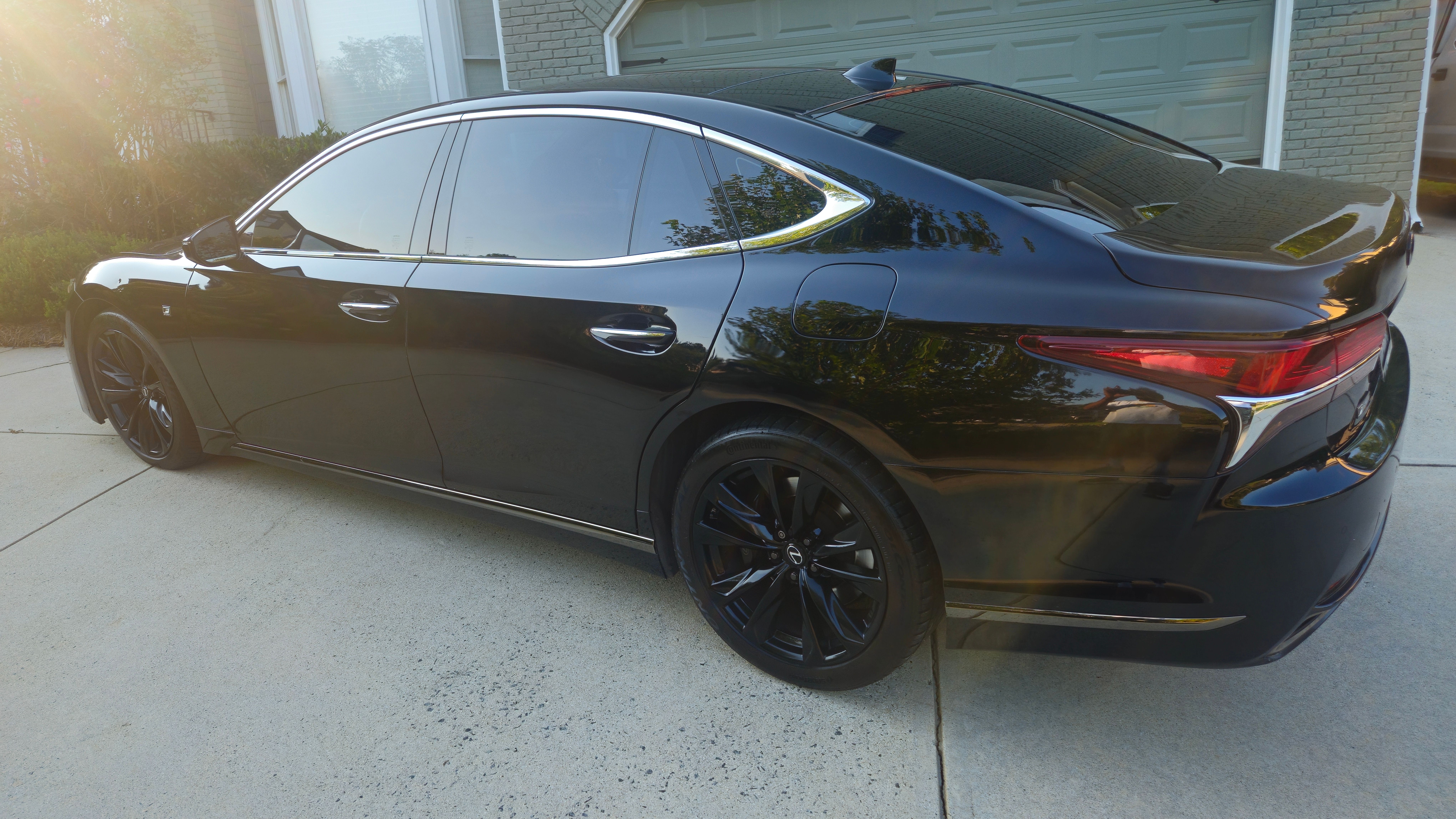 Used 2019 Lexus LS 500 F Sport w/ Accessory Package (Z2) AWD/4WD image 4