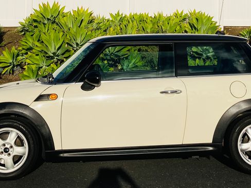 Used 2008 MINI Cooper Hardtop image 1