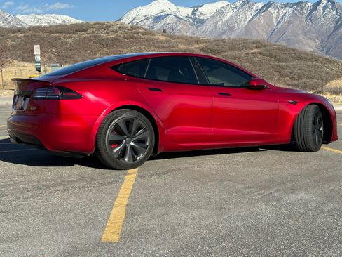 Used 2024 Tesla Model S Plaid image 8