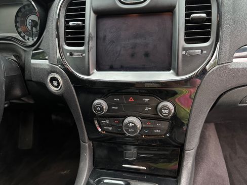 Used 2018 Chrysler 300 S AWD/4WD image 17