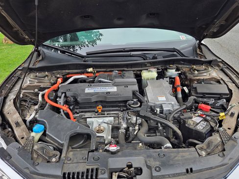 Used 2017 Honda Accord Touring image 9