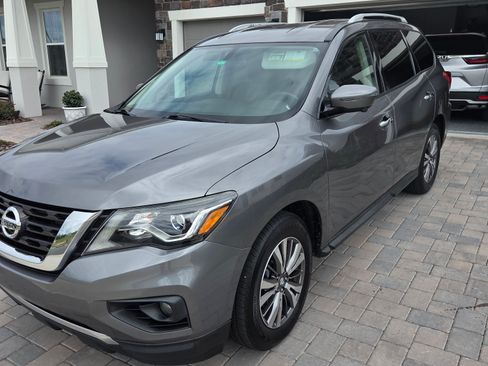 Used 2019 Nissan Pathfinder SL image 2