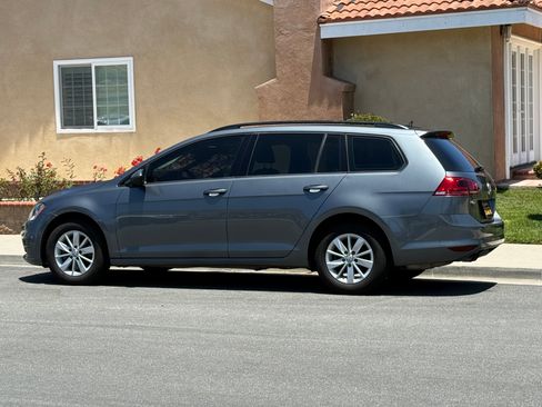 Used 2015 Volkswagen Golf S FWD image 1