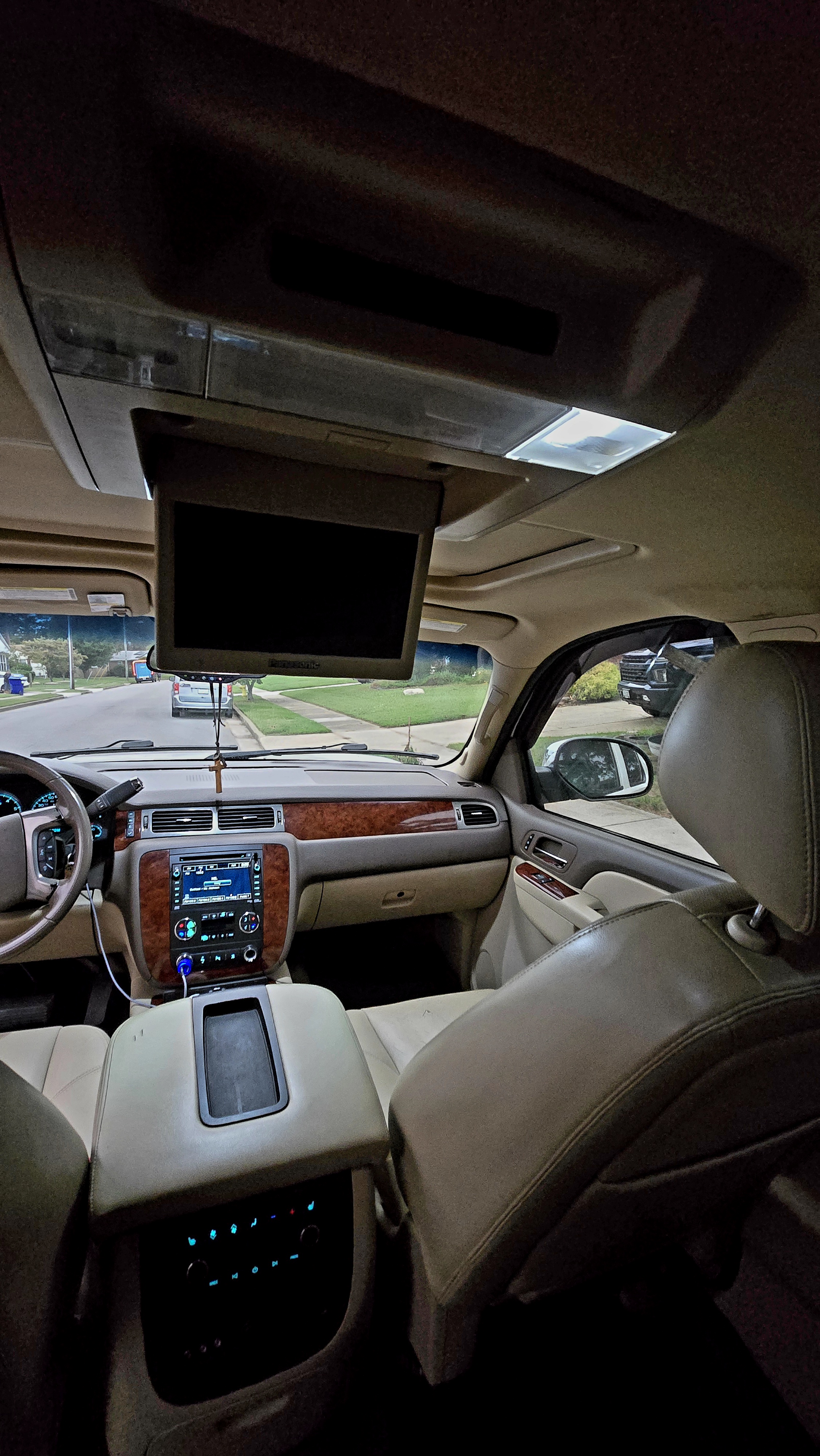 Used 2011 Chevrolet Suburban LTZ AWD/4WD image 11
