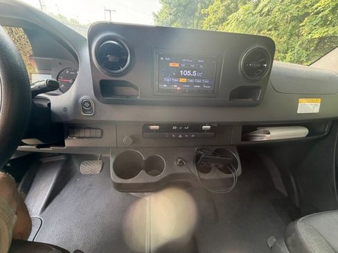 Used 2019 Mercedes-Benz Sprinter 144 image 12