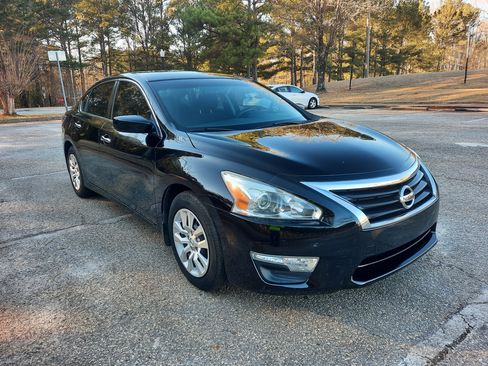 Used 2015 Nissan Altima 2.5 S w/ Power Driver Seat Package image 2