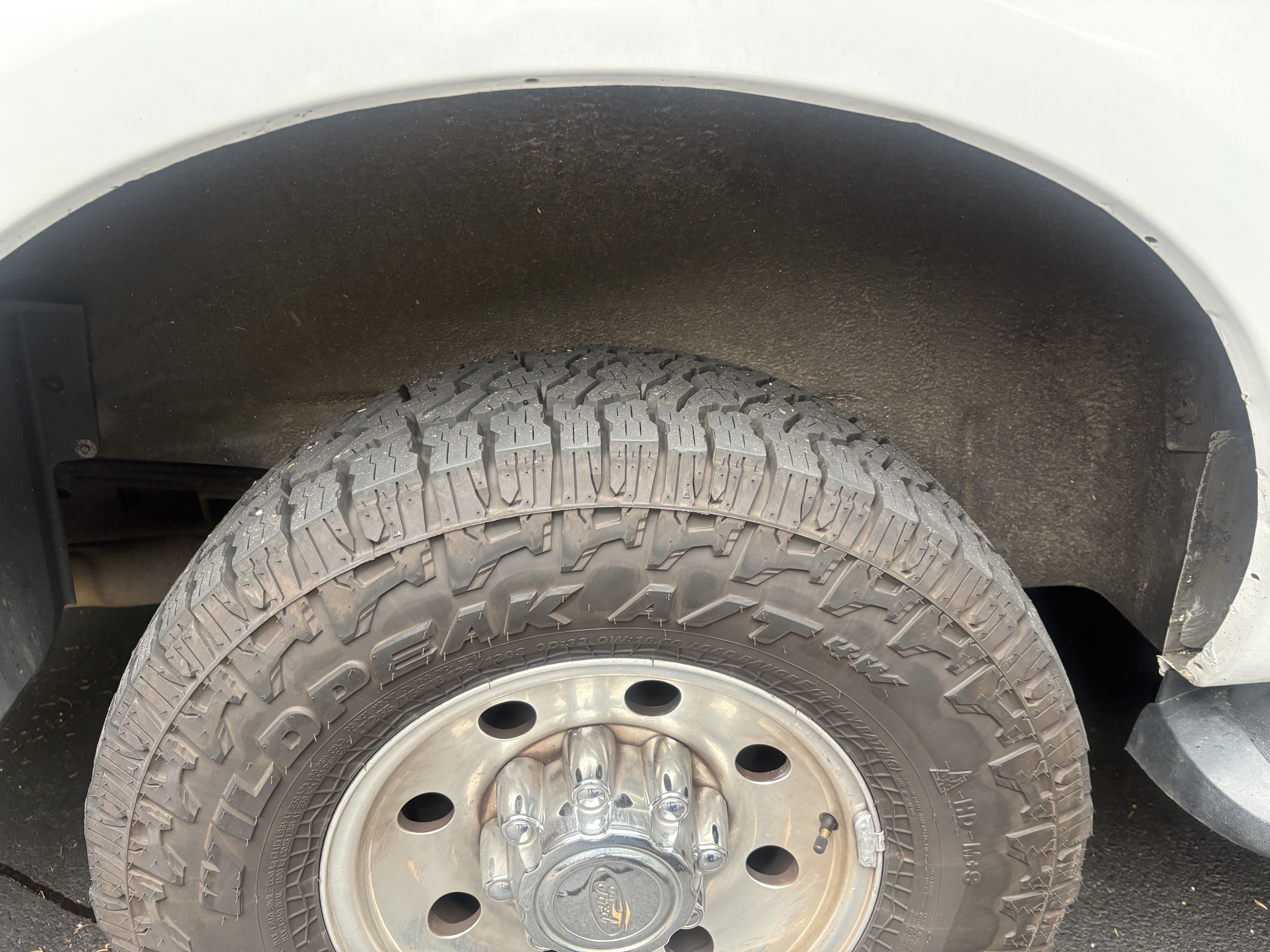 Used 2004 Ford Excursion XLT AWD/4WD image 19