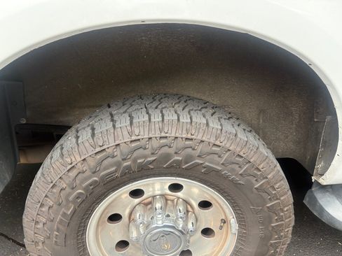 Used 2004 Ford Excursion XLT AWD/4WD image 19