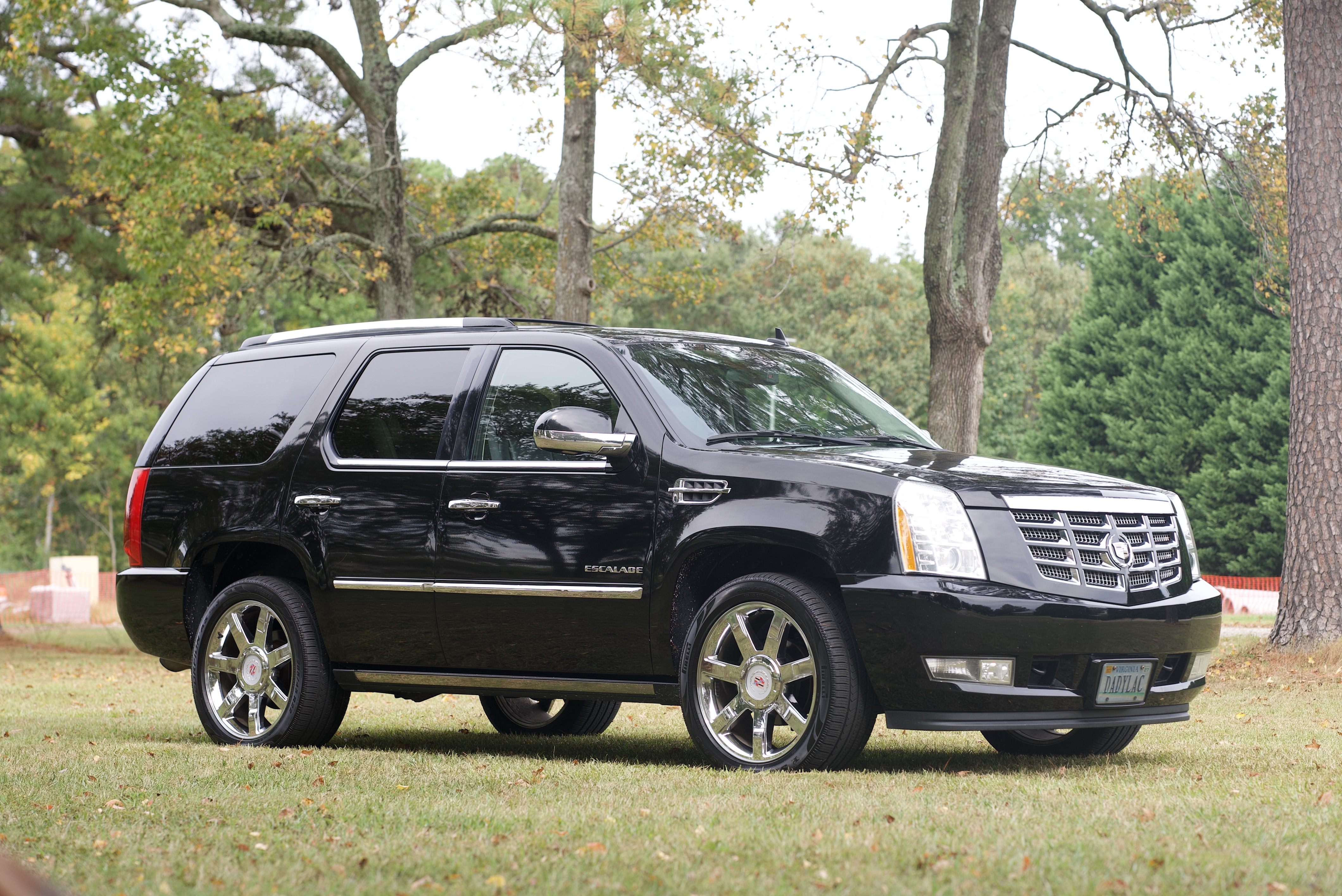 Used 2011 Cadillac Escalade Premium AWD/4WD image 1