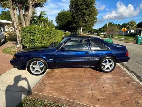 Used 1993 Ford Mustang LX image 2