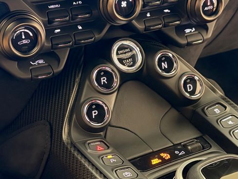 Used 2020 Aston Martin V8 Vantage Coupe image 15